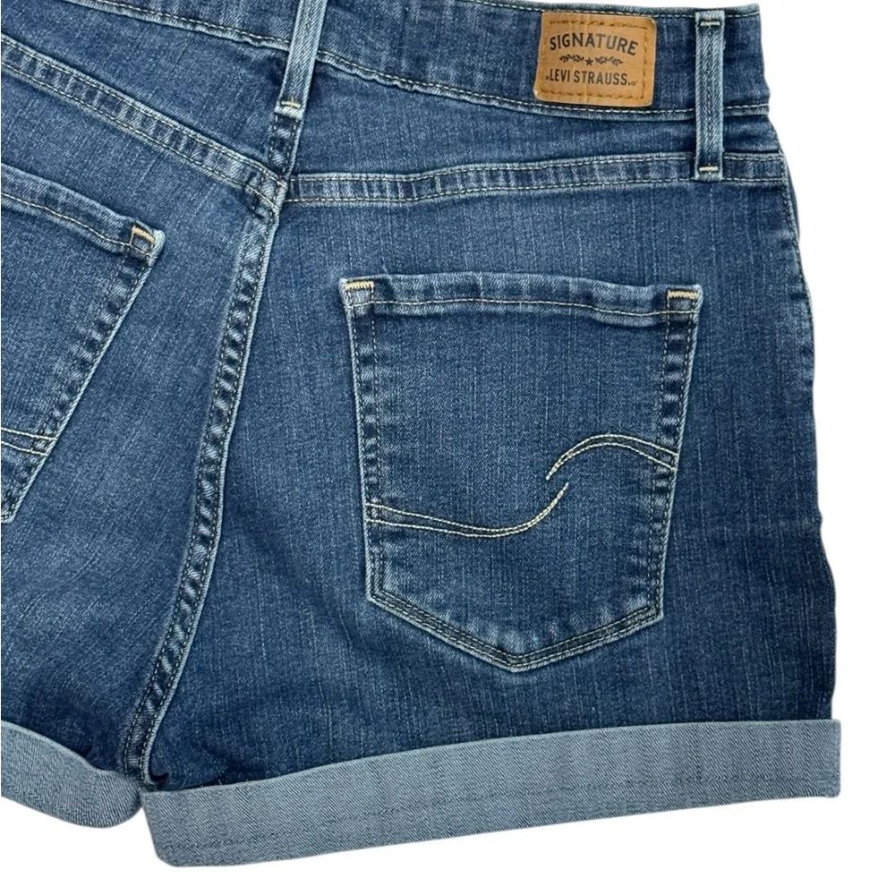 Levis Signature Blue Denim High Rise Distressed Women's Cuffed Shorts W28